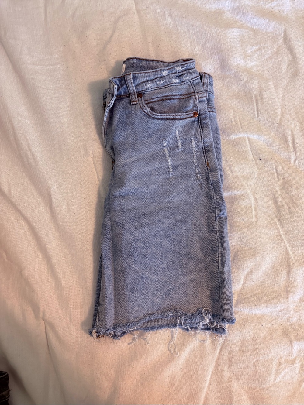 Light Wash Women’s TNR Distressed Denim Bermuda Jeans